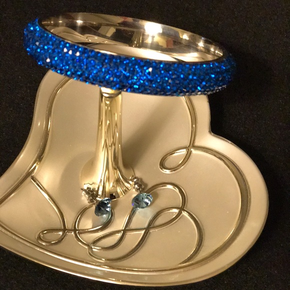 💕🔥QUICK SALE!🔥 - PRETTY BLUE SPARKLE STONE SILVER BANGLE 💕