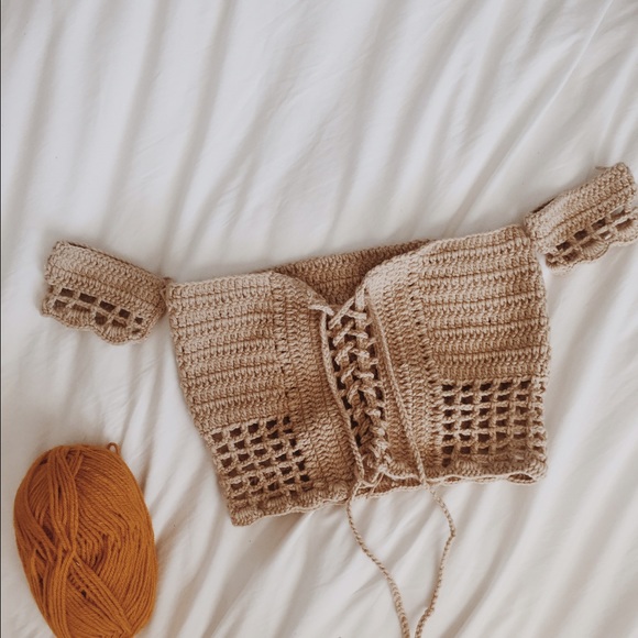 Off the shoulder 70s crochet festival crop top - Picture 3 of 3