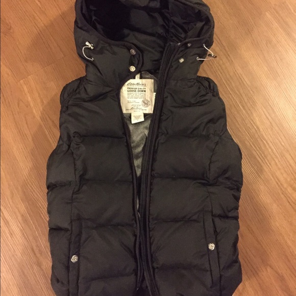 Super cute & warm Eddie Bauer down vest w/ fleece