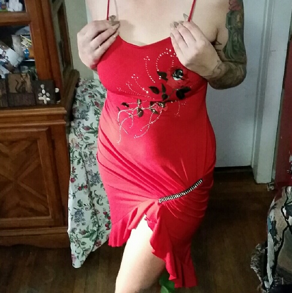 RED HIGH LOW RUFFLE HEMMED DRESS