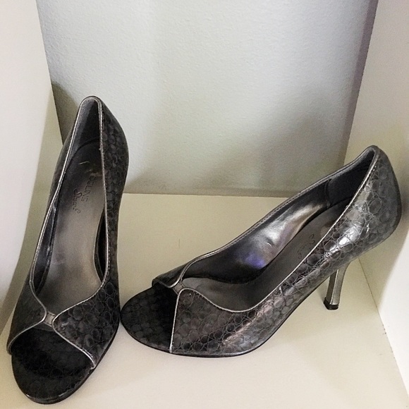 Woman open toe heels