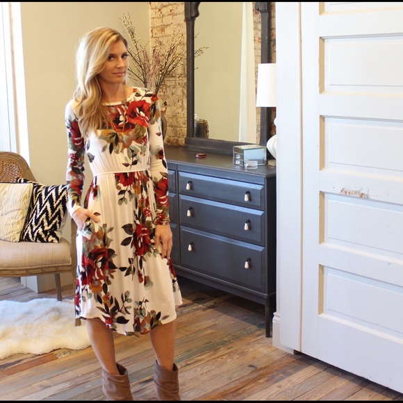 Ivory floral long sleeve midi dress with pockets - Picture 2 of 4