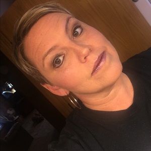 Meet your Posher, Alicia