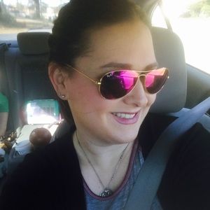 Meet your Posher, Kayla