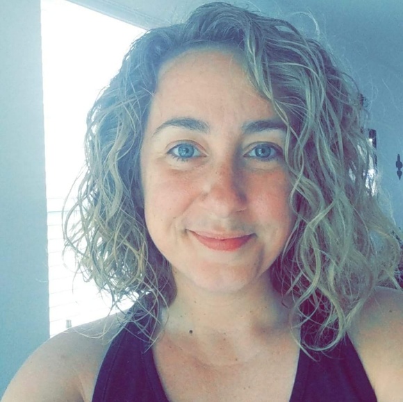 Meet your Posher, Nicole - Picture 1 of 1