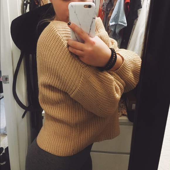Knit Cropped Sweater 🐻 - Picture 2 of 3