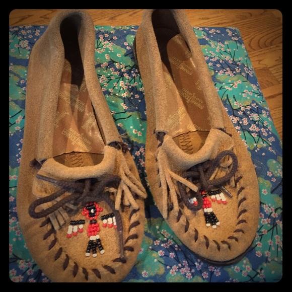 Minnetonka girls moccasins size 3,youth