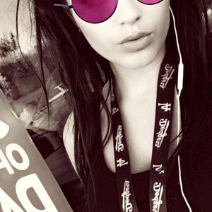 Meet your Posher, Desiray