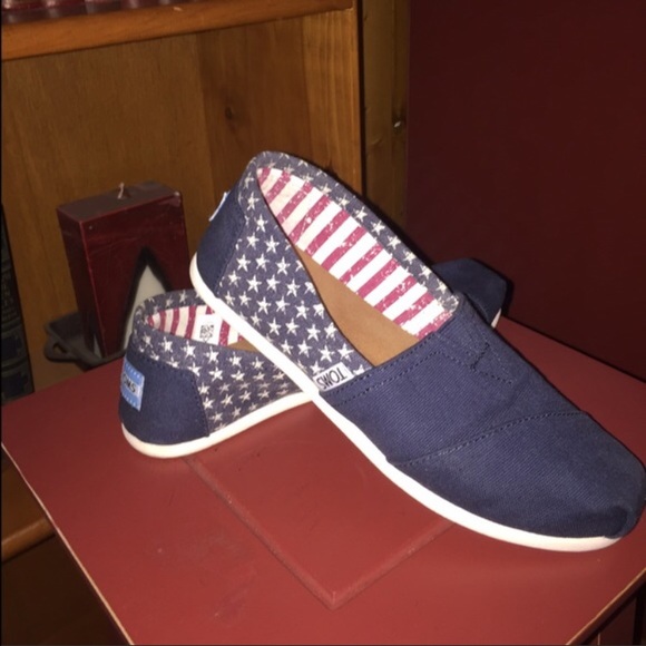 TOMS STARS & STRIPES CANVAS SHOES SIZE 7