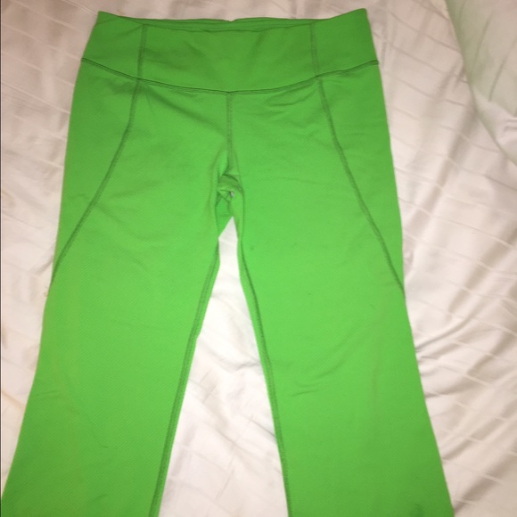 Lululemon gather and crow crops size 10