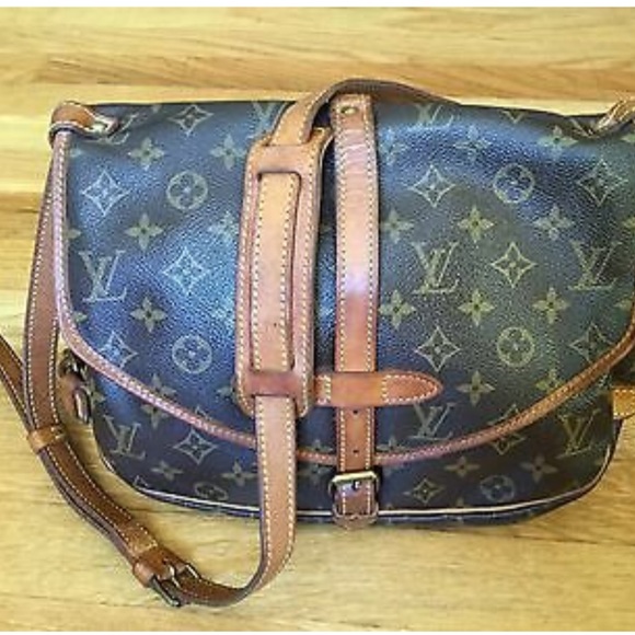 1 HR SALE!!! Louis Vuitton Saumur 30