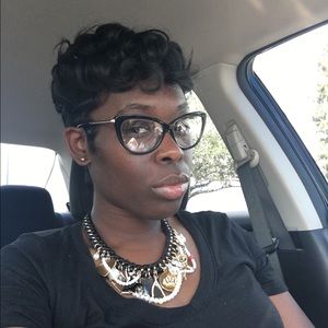 Meet your Posher, Deidra