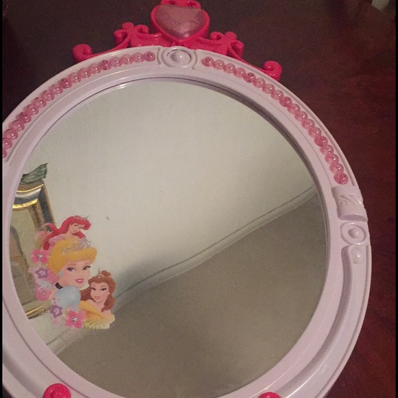 Princess items - Picture 3 of 4