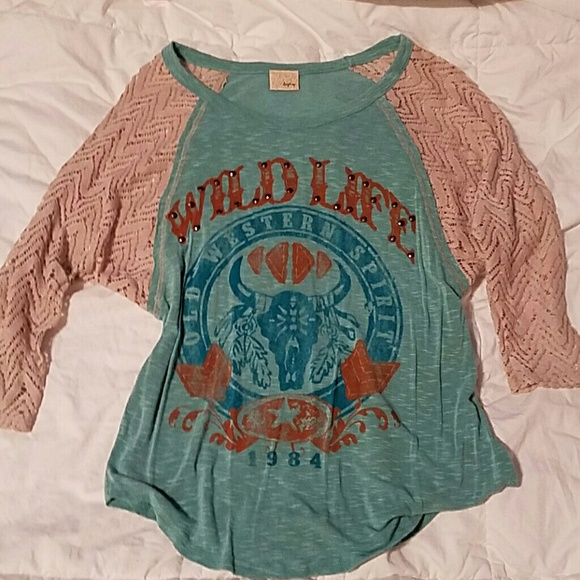 SOLD Buckle Daytrip top