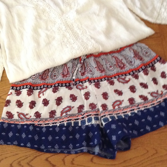 Orange Creek Paisley Print Crinkled Shorts!! - Picture 2 of 3