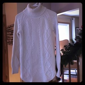 Beautiful gap maternity cream knit turtleneck 🎄❤️