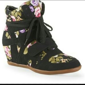 Sneaker wedges
