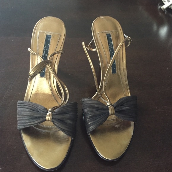 Authentic Laundry by Shelli Segal heals