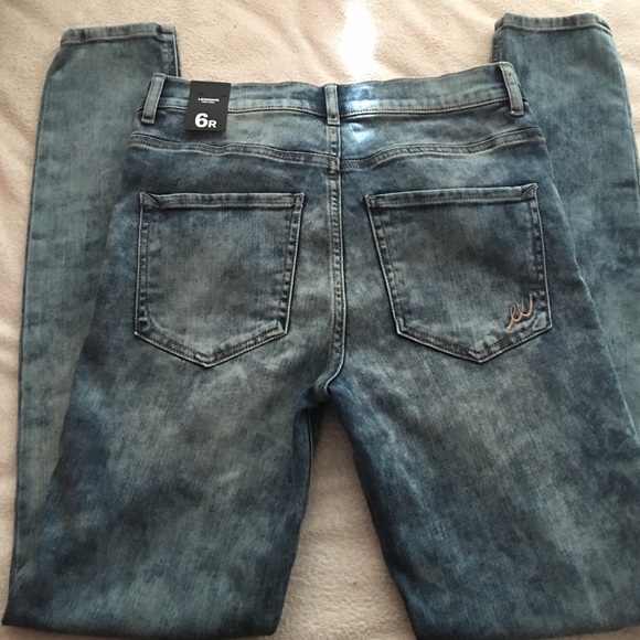 Price ⬇️ Express jeans distressed indigo. Size 6R - Picture 3 of 4