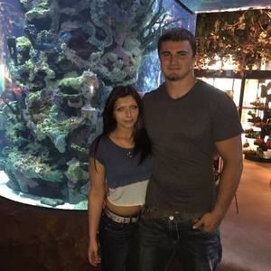 Meet your Posher, Dee