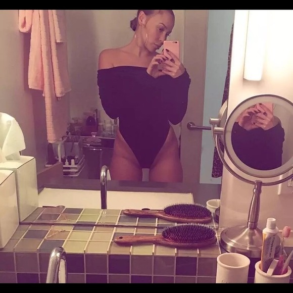 • crushed velvet bodysuit in black • - Picture 2 of 2