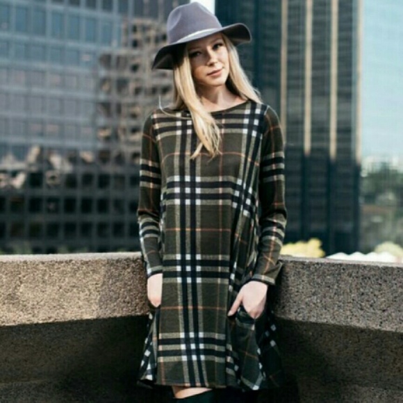 Plaid olive sweater dress with pockets - Picture 2 of 4