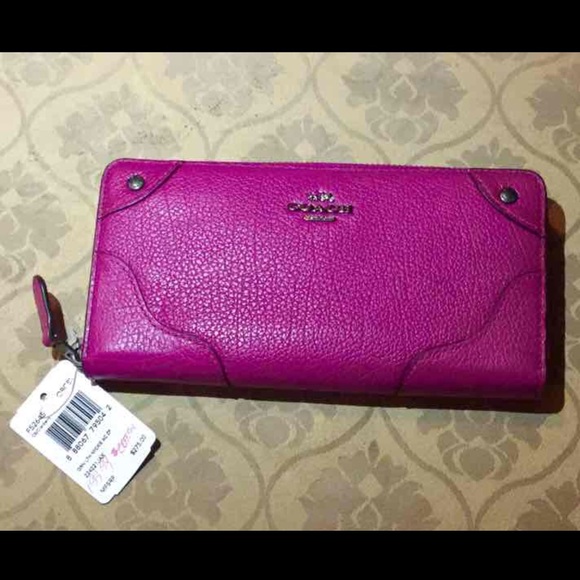 Coach Handbags - NWT Authentic Coach Mickie wallet