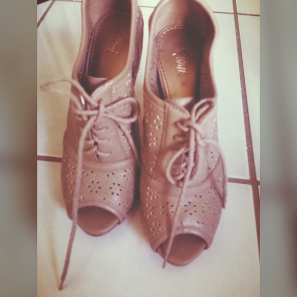 Heels - Picture 2 of 3