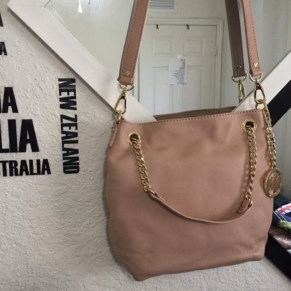 Michael Kors cross-body bag 🌸