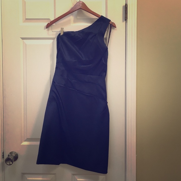 Beautiful navy Monique Lhuillier dress