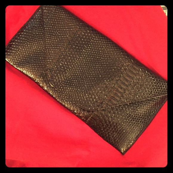 🐍New 🐍brown patent snake embossed clutch