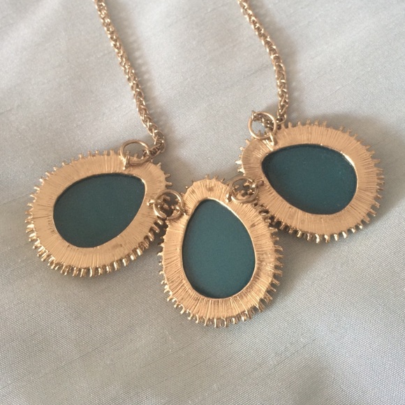 Green stone necklace - Picture 4 of 4