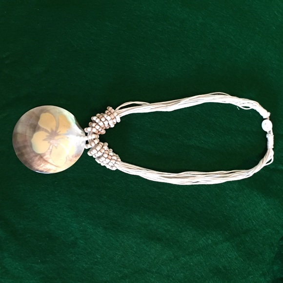 Rope necklace with shell pendant