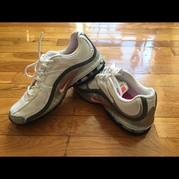 Nike women's Relax run fit 5 running shoe - Picture 1 of 3
