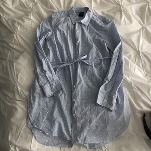 Gap maternity button down shirt