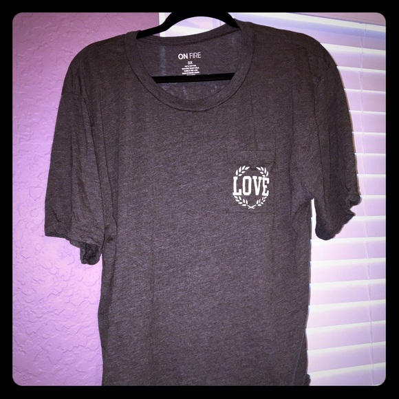 ✨Worn Once✨JR Plus Love Hi-Lo Graphic Tee