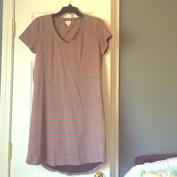 Adorable gray&orange textured t-shirt dress size M