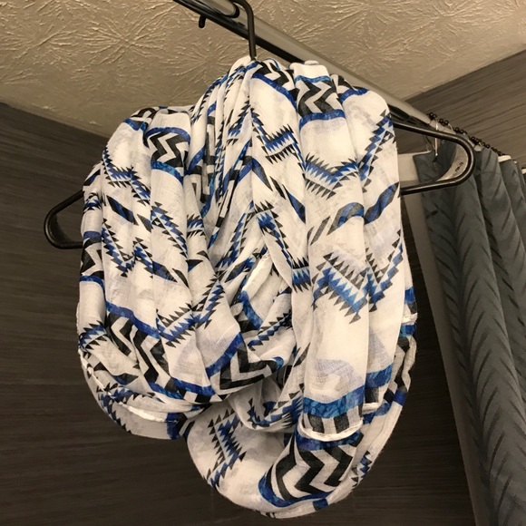 Infinity scarf - Picture 2 of 2