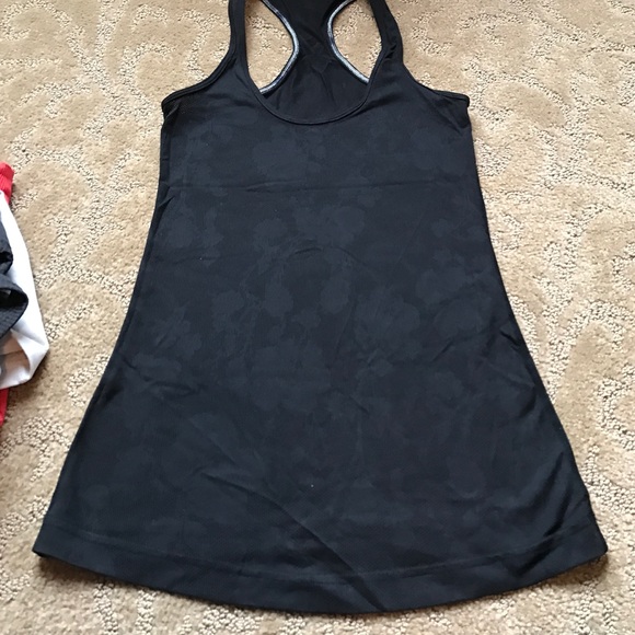 Lululemon tank size 2