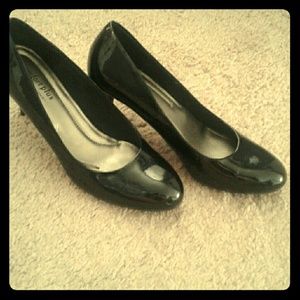 Basic Shiny Black Heel