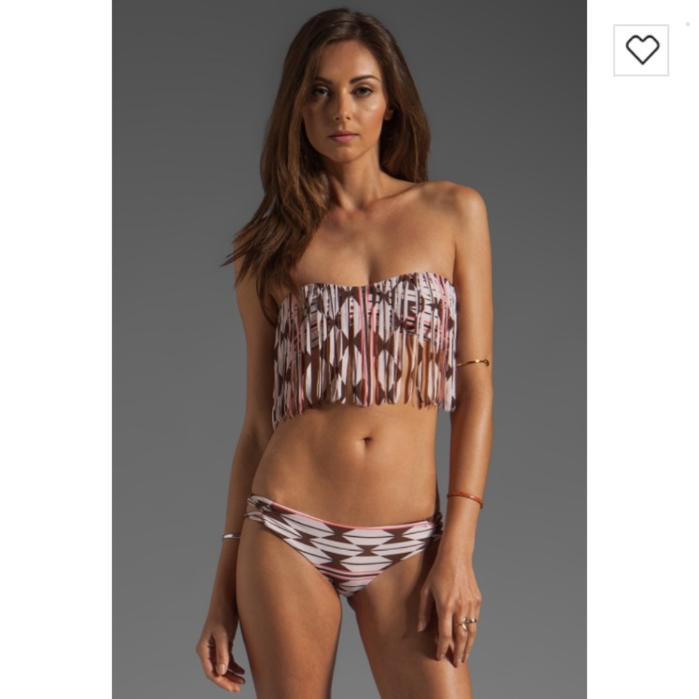 Acacia Barcelona fringe in Native