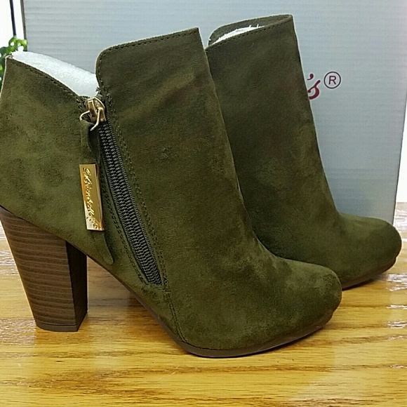 Adorable Olive Booties - Picture 2 of 3
