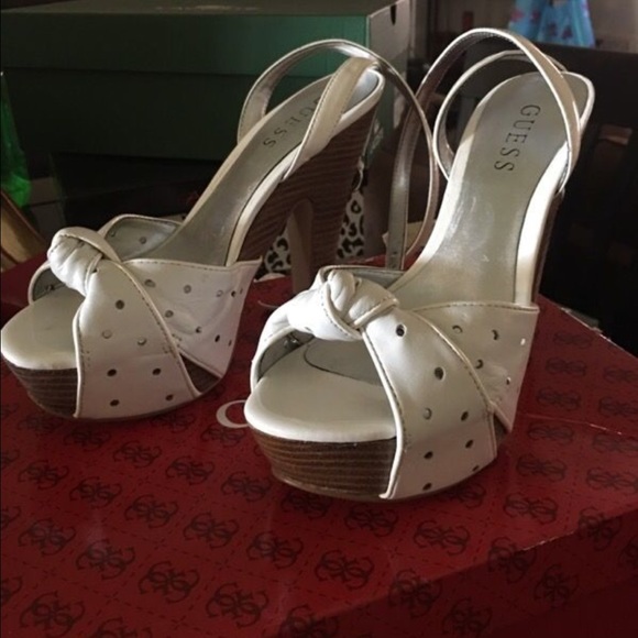 Guess white cute heels  5 1/2 🌺🌺