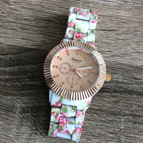 🌸Floral & Rose Gold Watch🌸 - Picture 3 of 4