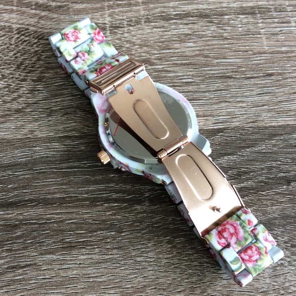 🌸Floral & Rose Gold Watch🌸 - Picture 4 of 4