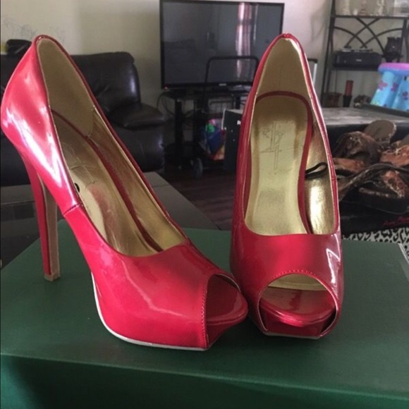 Red cuties heels 5 1/2🌹🌹 - Picture 1 of 1