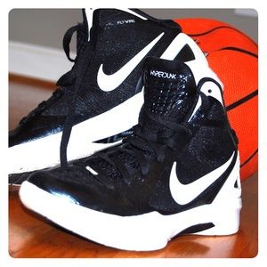 Nike hyperdunk women's basketball shoes