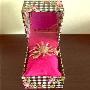 Steal!! NWT Betsey Johnson Bracelet