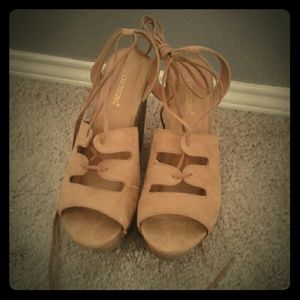 Wrap Up Wood Detail Wedge