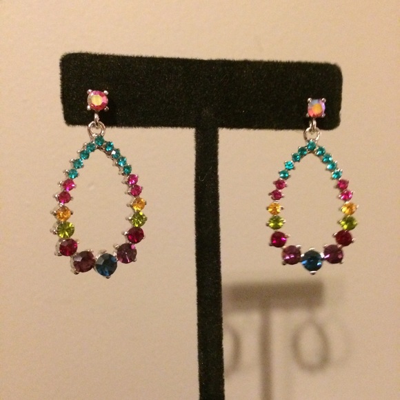 Color stone tear drop shape earrings. - Picture 2 of 4